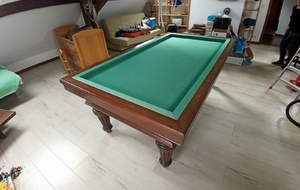 Le nouveau billard Carambole du club (2m20) avant son déménagement)