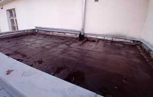 Le toit après débouchage de l'évacuation...