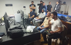 Concentrés sur leur jeu...