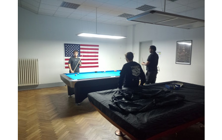 Détente au billard Américain entre 2 jeux internet