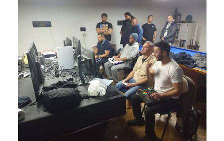 Concentrés sur leur jeu...